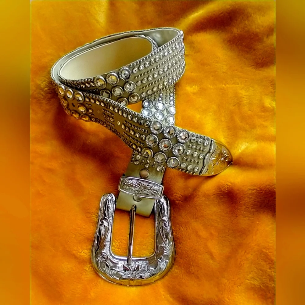 SOLD!!!!!!!!Kippy's Swarovski Crystal Rhinestone Champagne leather Authentic - Picture 5 of 12